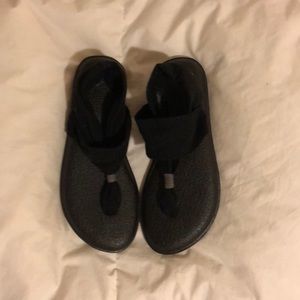 Black Sanuk Yoga Sling Sandals size 8.